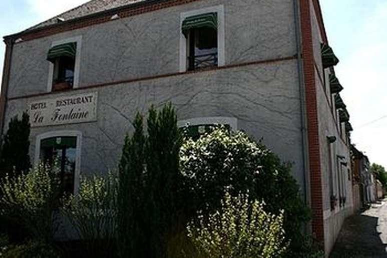 Auberge De La Fontaine Aubigny-sur-Nere Ngoại thất bức ảnh