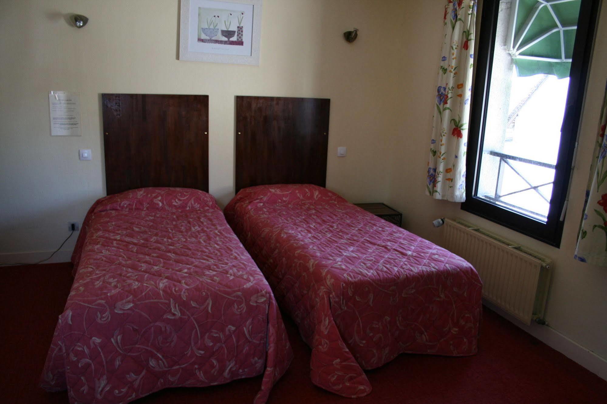 Auberge De La Fontaine Aubigny-sur-Nere Ngoại thất bức ảnh