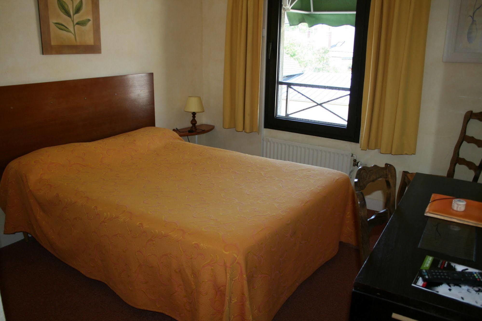 Auberge De La Fontaine Aubigny-sur-Nere Ngoại thất bức ảnh