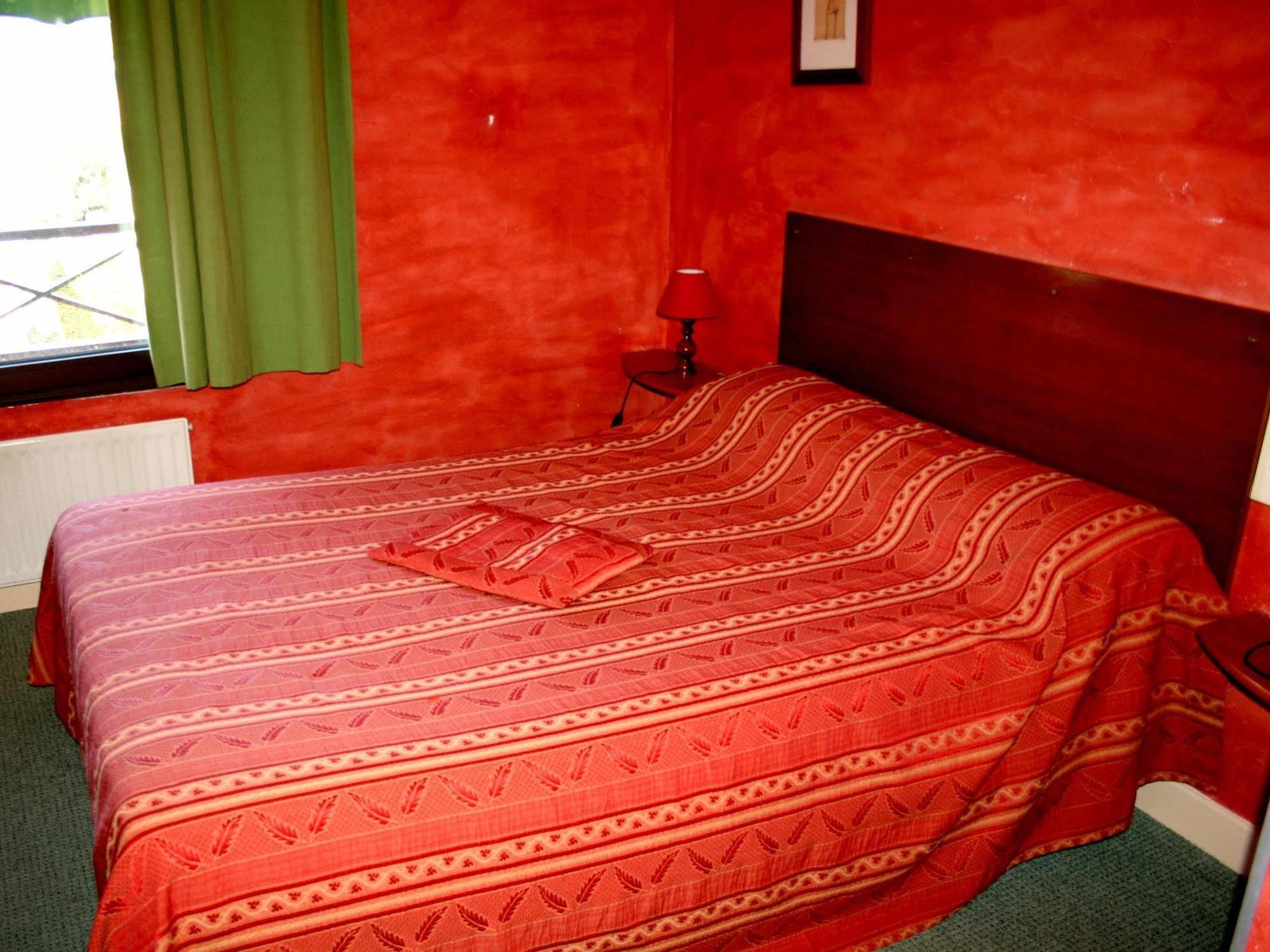 Auberge De La Fontaine Aubigny-sur-Nere Ngoại thất bức ảnh